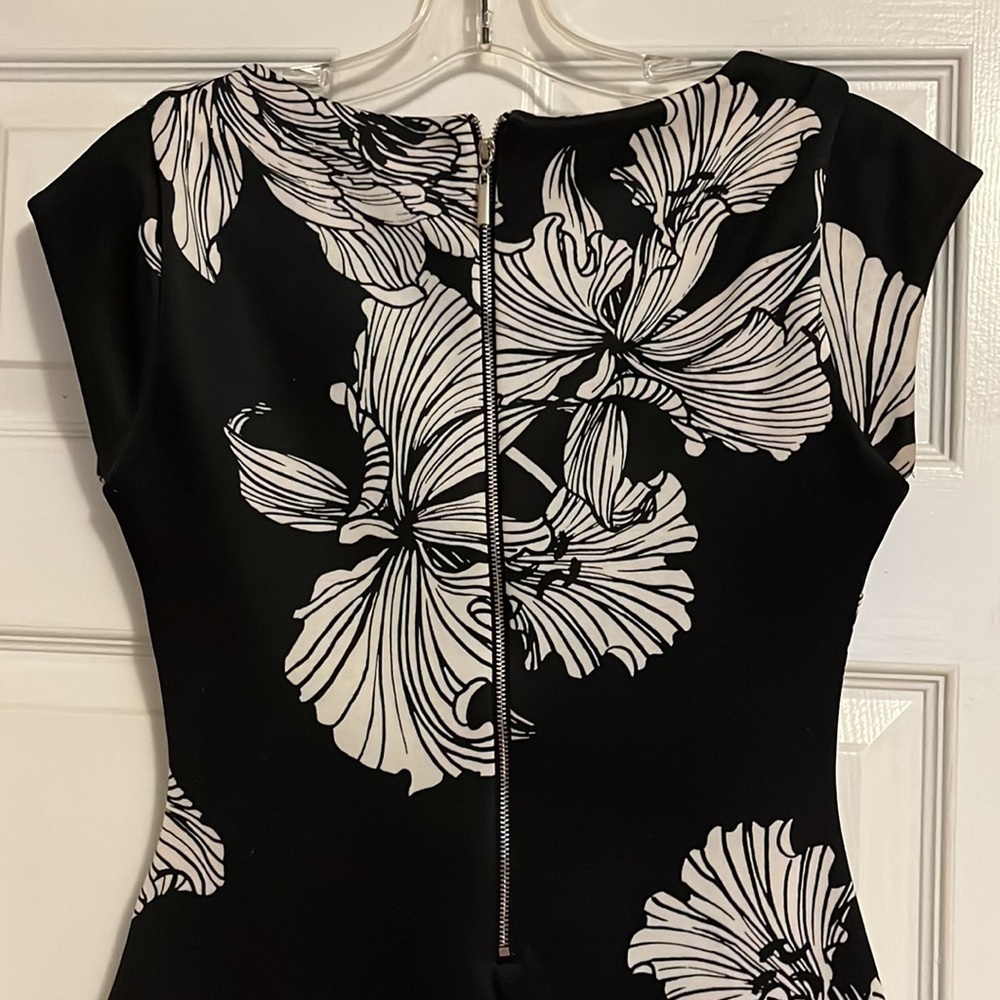 2/20 Women’s Medium Dress Black and white design - Picture 4 of 7